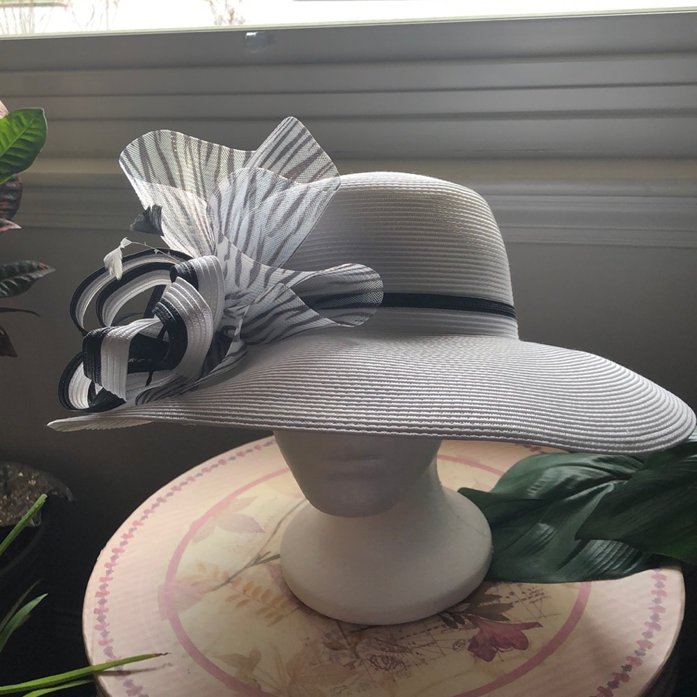 August Hat